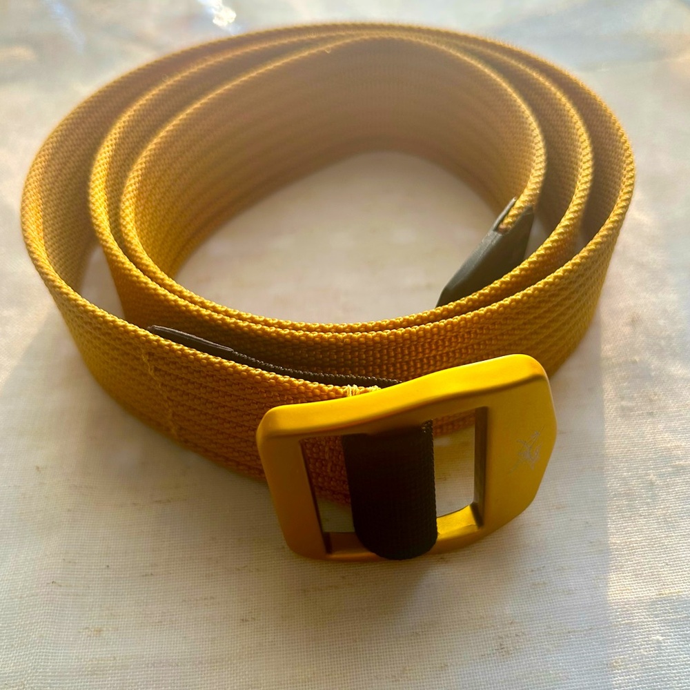 ARCTERYX Conveyor belt gold -  athletic  - NWOT